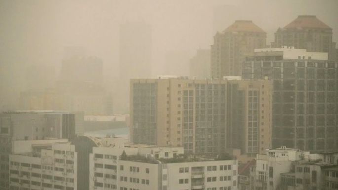 Impresionante contaminación reduce calidad del aire en Beijing