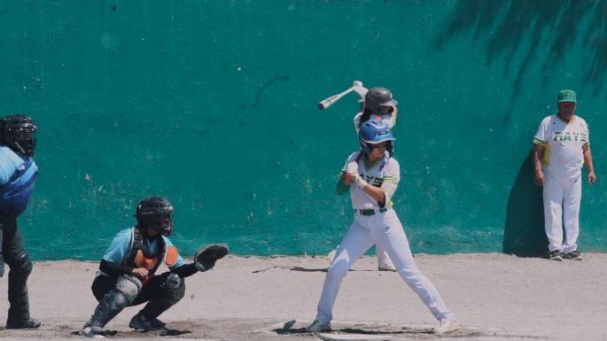 Beisbol, el deporte favorito de AMLO que ignora a las mujeres