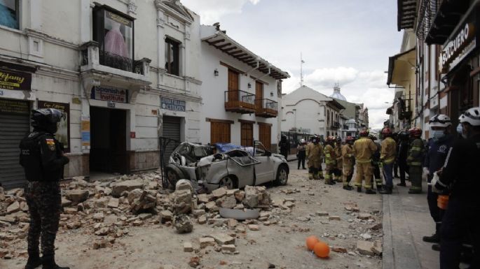 Fuerte sismo sacude costa de Ecuador, reportan cuatro muertos