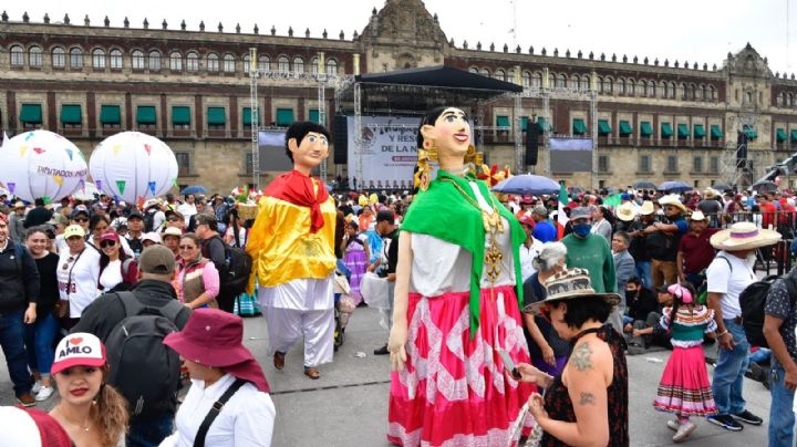 Sheinbaum llega al Zócalo capitalino y da la bienvenida a simpatizantes de AMLO (Videos)