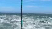 Decenas de tiburones rodean y aterrorizan a pescadores (Video)