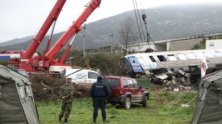 Grecia continúa la delicada búsqueda tras choque de trenes