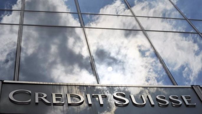 Credit Suisse cae más de 60% y UBS más de 10% tras acuerdo de fusión