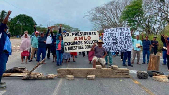 Comunidades bloquean Carretera Transistmica en protesta por visita de John Kerry a Oaxaca