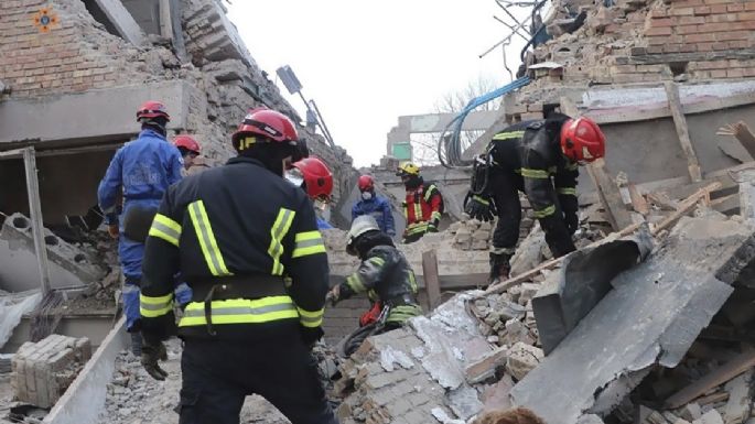 Misiles y drones alcanzan edificios civiles en Ucrania