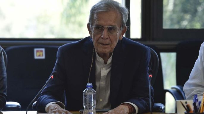 Enrique Galván Ochoa confunde al ministro Laynez con Silverio; lo tunden en redes y borra tuit