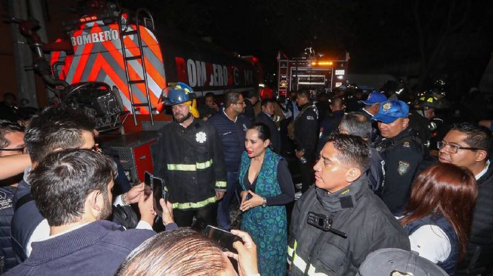 Sandra Cuevas se encara con afectados del incendio en Buenavista