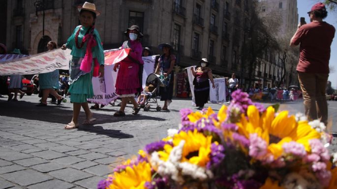 ¿Por qué no se debe “felicitar” a las mujeres en el 8M? Este es el origen de la conmemoración