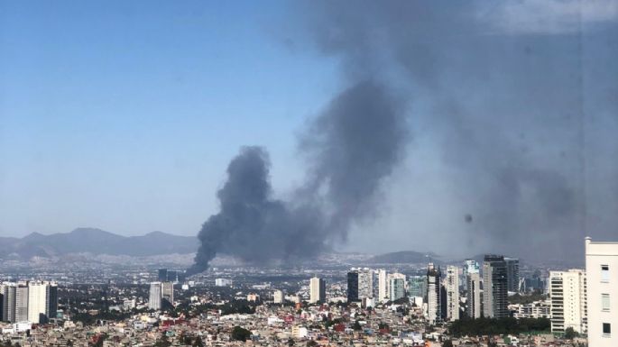 Combaten un incendio en una fábrica de la alcaldía Azcapotzalco