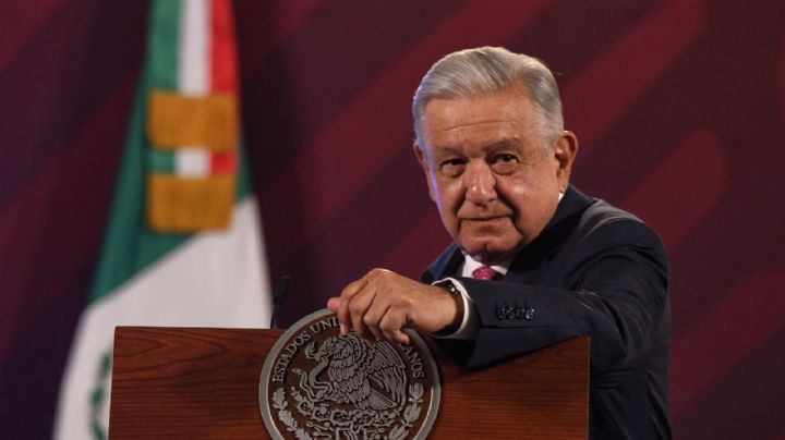 AMLO felicita a las mujeres y presume que son el "motor de la 4T"