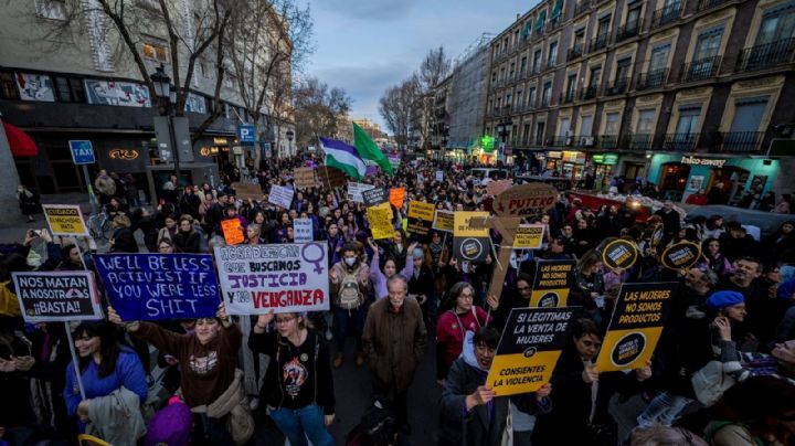 Marchan en España por el 8M en medio de esta doble polémica