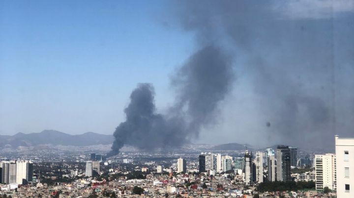 Combaten un incendio en una fábrica de la alcaldía Azcapotzalco