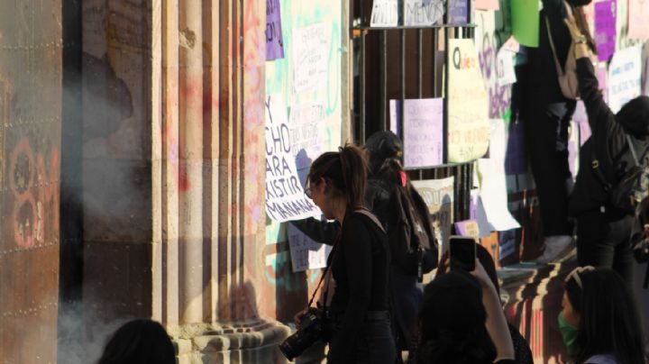 Marcha pacífica del 8M en Zacatecas concluye con desmanes frente al Palacio de Gobierno