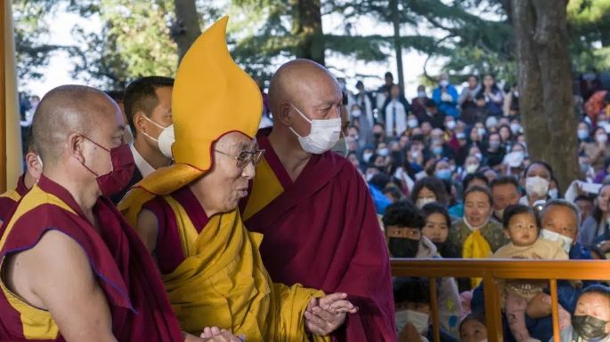 Agresión de Dalai Lama a un niño evidencia un "pacto de impunidad" de jerarcas: Tejiendo Redes