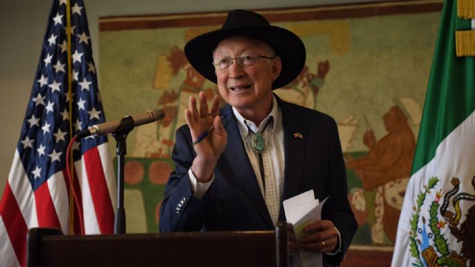 Ken Salazar pide tratar fentanilo con estrategia similar a la implementada por pandemia de covid-19