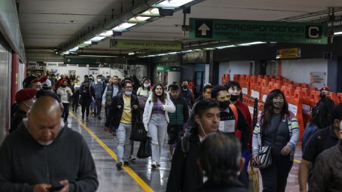 Caos en el Metro durante regreso a clases: Largas filas, retrasos, desalojos… (Videos)