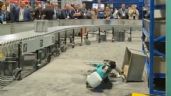 Robot colapsa luego de una extenuante jornada laboral de 20 horas (video)