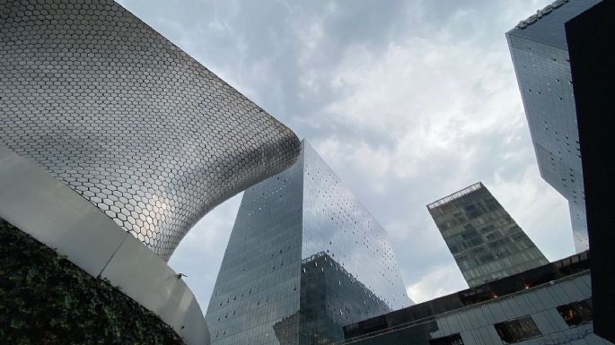 Embajada de EU lanza alerta de seguridad por balacera en la Plaza Carso de Polanco