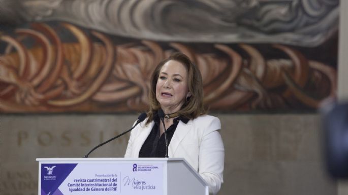 Yasmín Esquivel consigue nuevo freno para impedir que la UNAM dictamine plagio