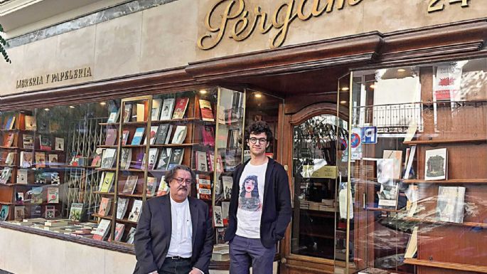 Autor de "Cochabamba", Jorge F. Hernández salva la librería más antigua de Madrid