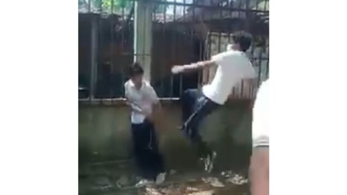 Estudiante que practica Jiu-Jitsu da golpiza a un compañero de secundaria en Chiapas (video)