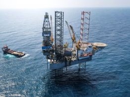 Ni 400 millones de barriles frenan alza en precios del petróleo por guerra en Medio Oriente