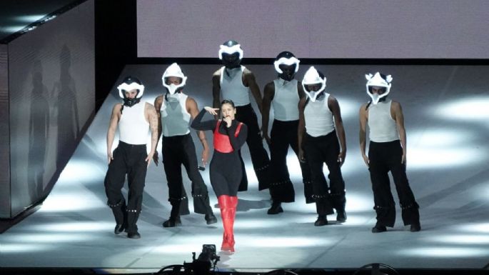 “La plaza es hermosa, pero la presencia de ustedes más”: Rosalía al abrir su show en el zócalo