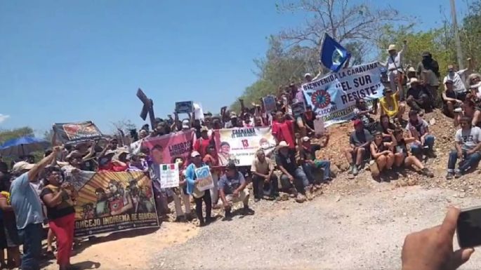 Caravana “El Sur Resiste” se une a plantón contra en Tren Transístmico.