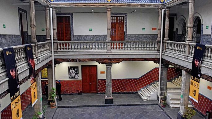 A una casona de Tacuba, los bienes de Octavio Paz; su archivo, quizás a El Colegio Nacional