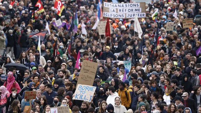 Las protestas vuelven a tomar Francia, pero Macron no cede