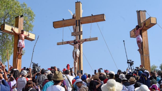 Histórica representación del Viacrusis en Iztapalapa con mujeres nazarenas y 2.1 millones de asistentes