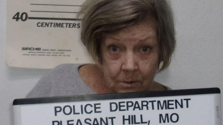 Mujer de 78 años roba banco; deja nota de disculpa al cajero