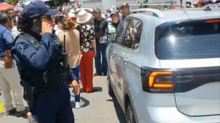 Morenistas acusan que panista les aventó su camioneta previo a mitin de Delfina Gómez
