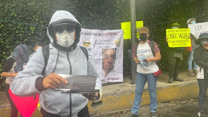 Protestan en boda de exdiputado Canek Vázquez; exigen que pague pensión alimentaria
