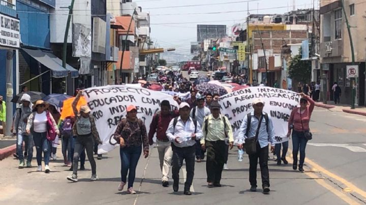 Maestros indígenas de Chiapas exigen aumento salarial y derechos laborales
