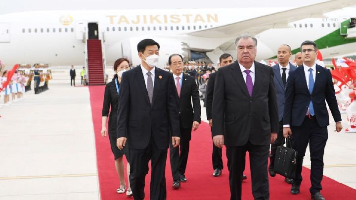 Presidente de Tayikistán estrena con viaje a China el avión que compró al gobierno de AMLO (Video)