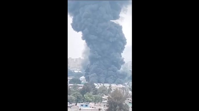 Fuerte incendio en fábrica de San Pedro Xalostoc, Ecatepec (Videos)