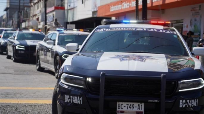 Gobierno de Ensenada hostiga a manifestantes y envía cinco patrullas para detener a una mujer