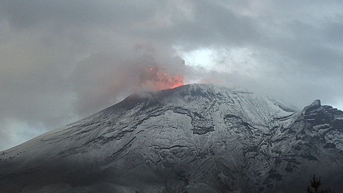 La actividad en el Popocatépetl ha bajado, por lo que no aumentará la alerta volcánica: AMLO