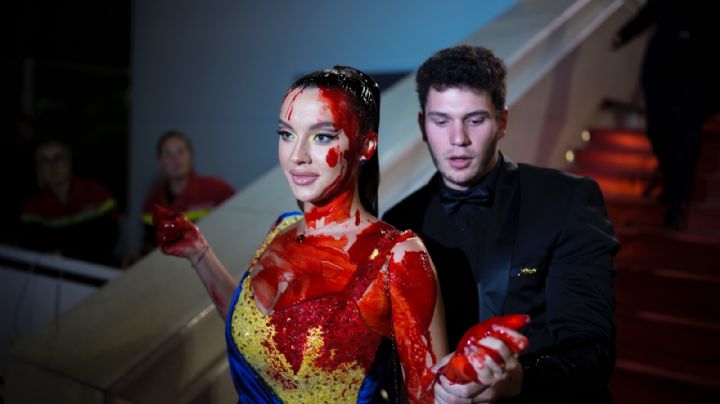 Ucraniana protesta con sangre falsa en el festival de Cannes