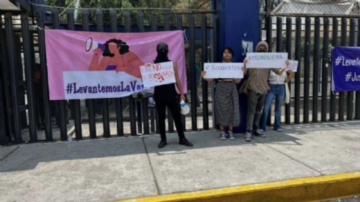 Encapuchados y estudiantes de la Prepa 3 exigen justicia por la muerte de Ietza Abril Soler Cano