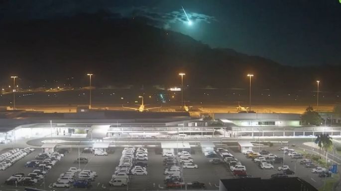 Captan impresionante caída de un meteorito que ilumina de verde el cielo (Videos)