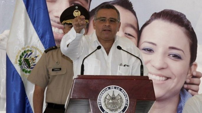 Condenan a expresidente salvadoreño Mauricio Funes a 14 años de prisión por una tregua con pandillas