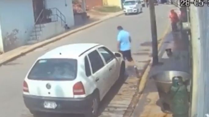 Sujeto lanza un perrito a un cazo con aceite hirviendo en Tecámac; el lomito murió (Video)