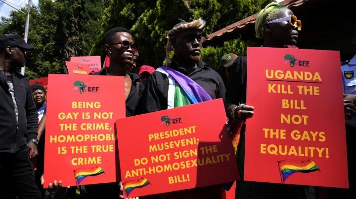Uganda aprueba una ley que incluye pena de muerte a homosexualidad
