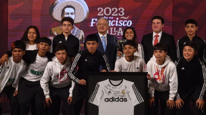 AMLO reconoce a campeones del World Challenge de la Fundación Real Madrid