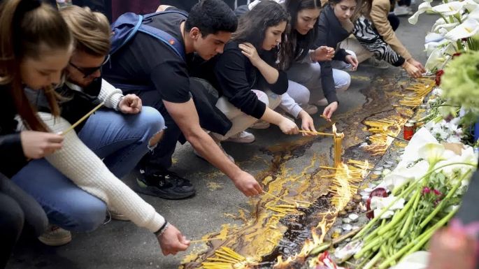 Serbios lloran a víctimas de tiroteo en escuela de Belgrado