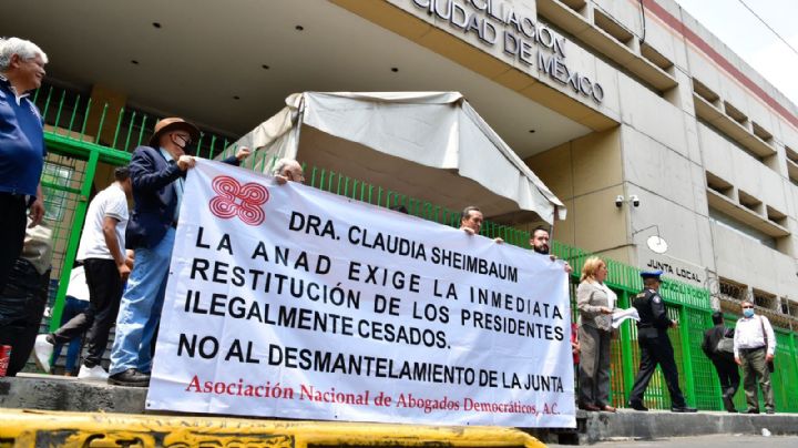 Miembros de la ANAD protestan contra destituciones en Conciliación y Arbitraje de la CDMX