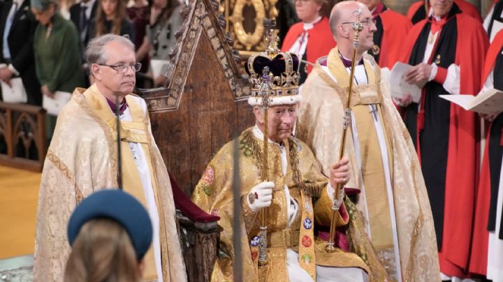 Carlos III, coronado rey en un ritual de hace más de mil años; así fue la ceremonia