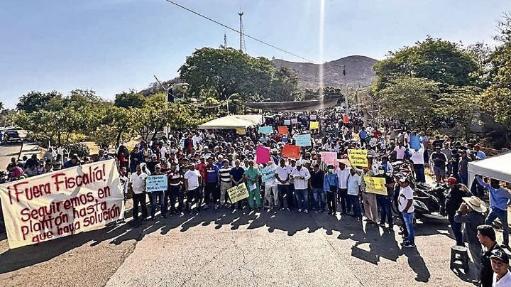 Alcaldes de Guerrero encabezan bloqueos... que benefician al narco